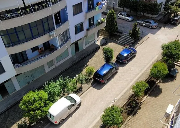 Lovely Durres Голем